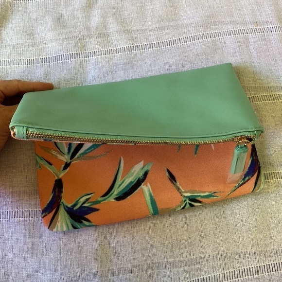NWOT Rachel Pally tropical clutch with tassel. - Picture 3 of 11